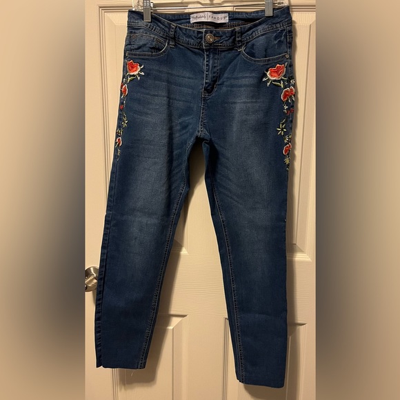 🔥HOST PICK Embroidered Jeans Women Pink Flowers Absolutely Famous 10 Cute Denim - Picture 2 of 5